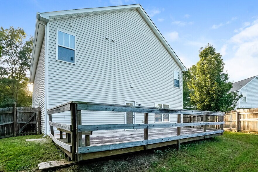 Building Photo - 3628 Pinkham Way