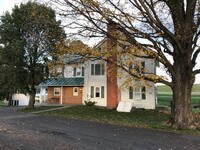 Building Photo - 10 Cabin Creek Ln