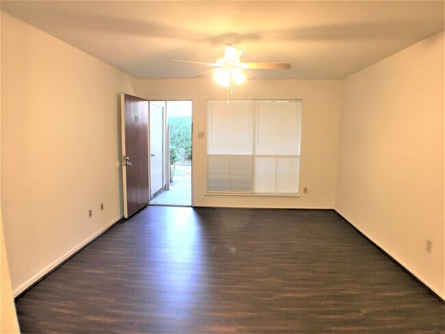 Living room - 8201 Richmond Ave