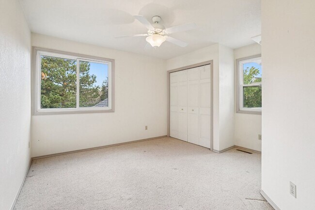 Building Photo - 9 month lease 5 bed 3.5 bath Castle Pines ...
