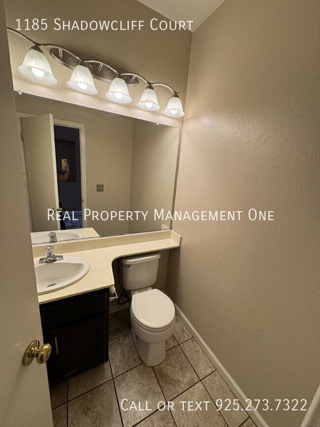 Building Photo - 1185 Shadowcliff Ct