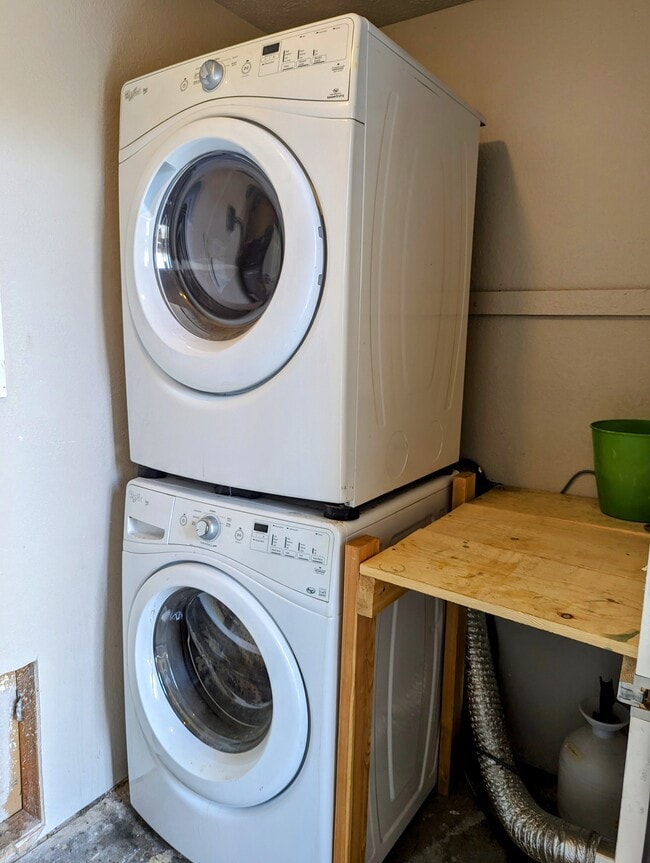 Building Photo - 3012 N Hogan St