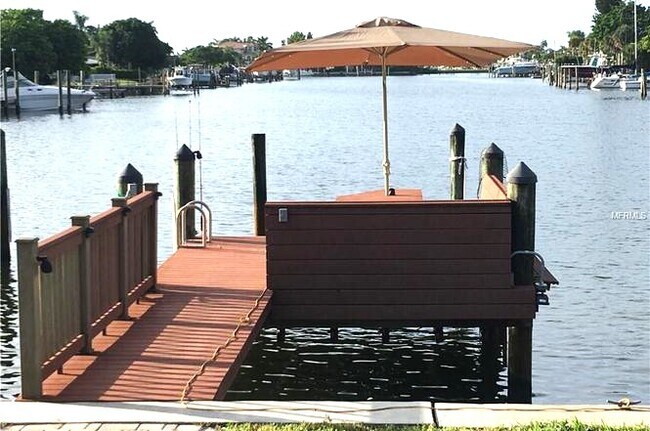 Building Photo - 345 Capri Blvd