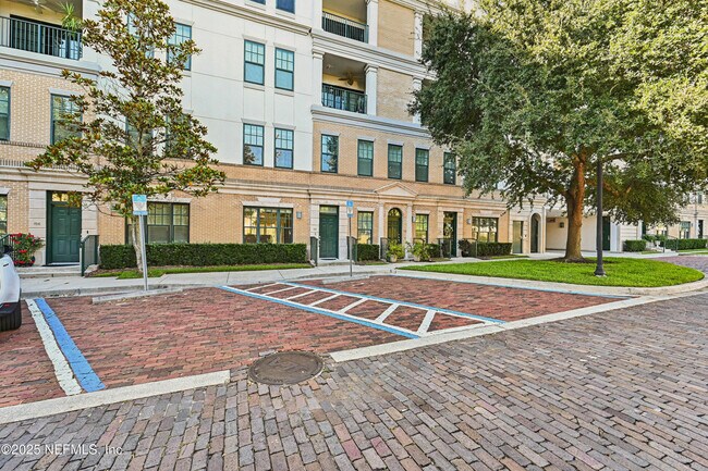 Building Photo - 1661 Riverside Ave