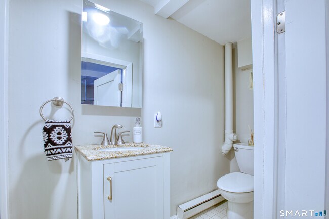 Building Photo - 60 Lawn Ave