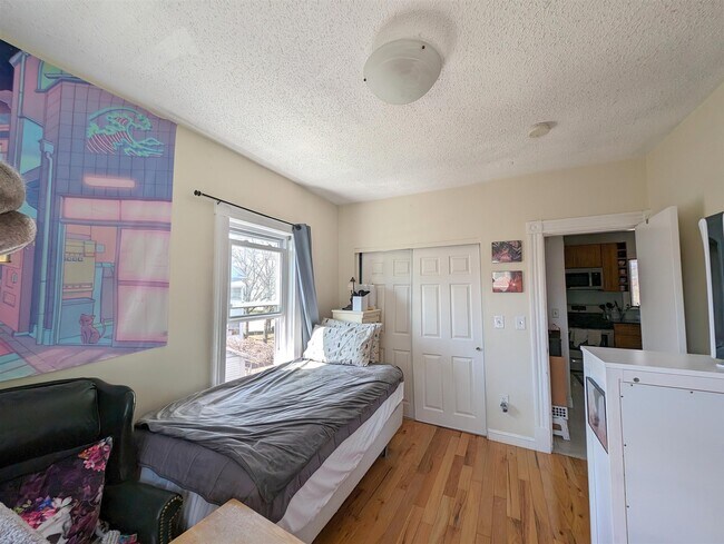 Building Photo - 489 Main St