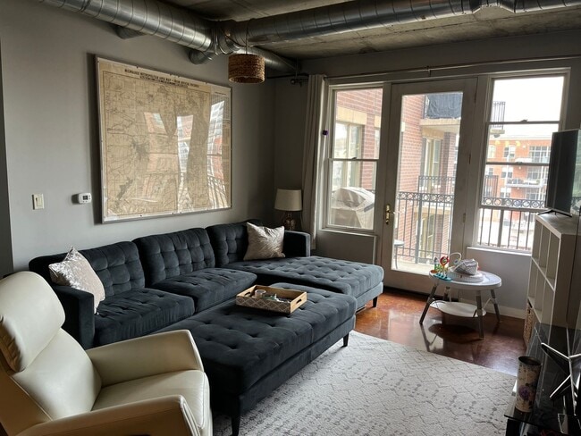 Building Photo - 3rd Ward Condo For Rent