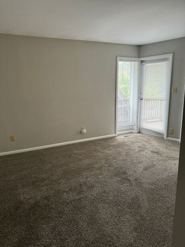 Building Photo - Two Bedroom Apartment for Rent - Marble Cliff/Grandview