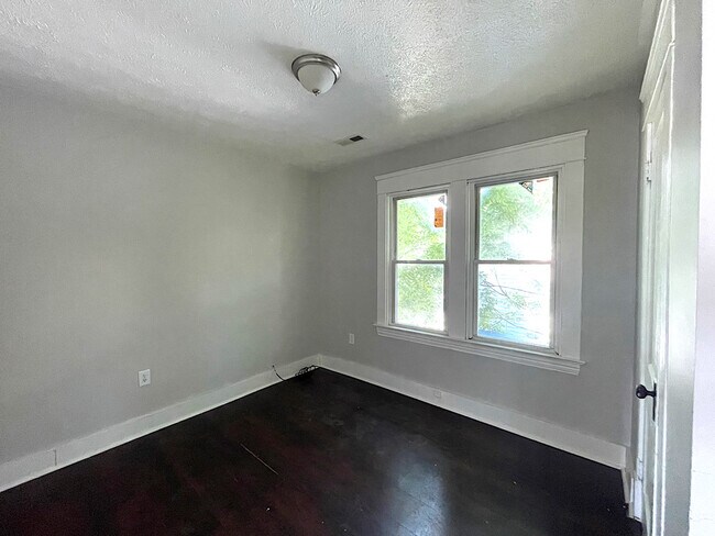 Building Photo - 3469 W 45th St