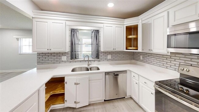 Building Photo - 8883 SW 94 Ln