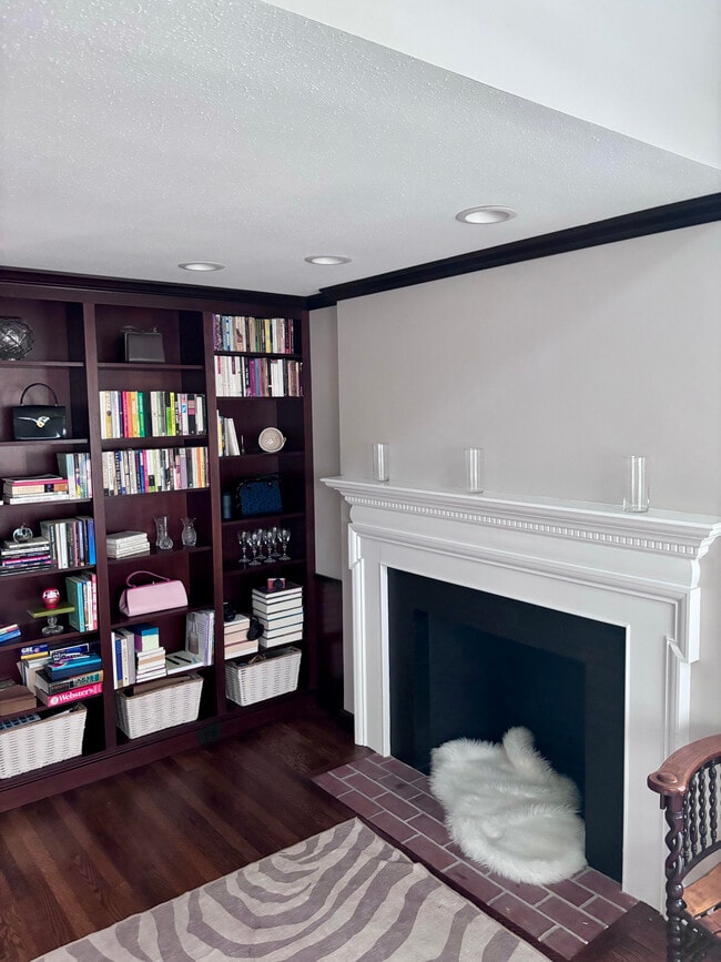 Built in bookcase - 50 Orchard Rd
