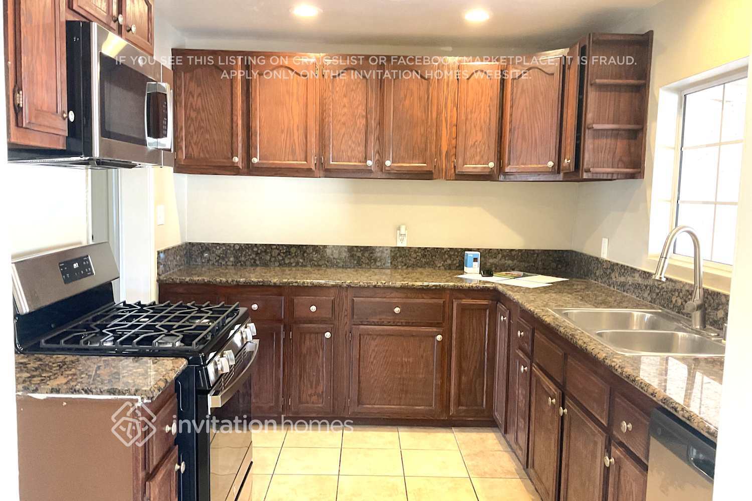 Building Photo - 8440 Hazeltine Ave