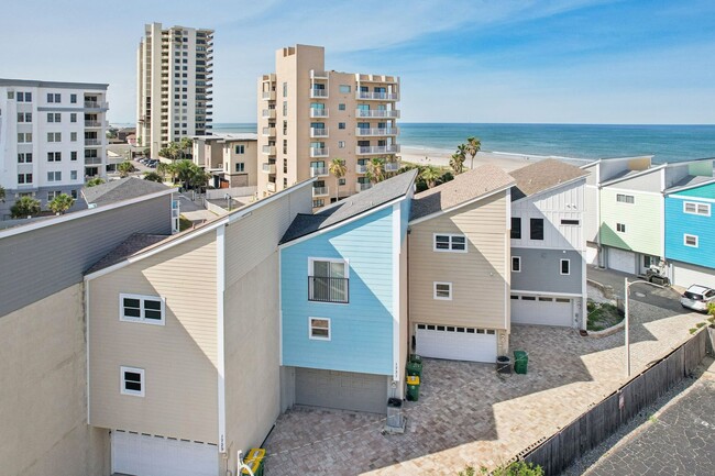 Building Photo - The townhome with ocean views from every room