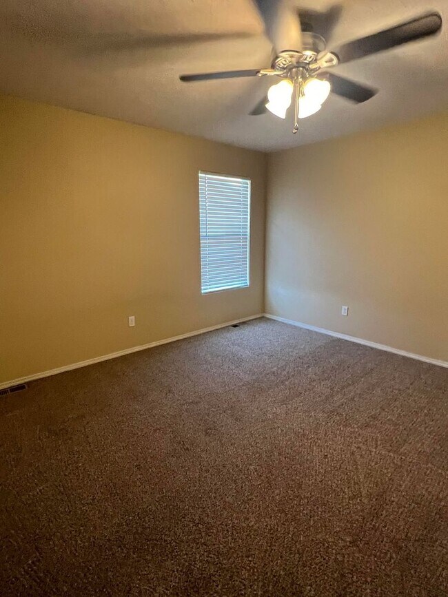 Building Photo - COMING SOON: Beautiful 3 bedroom / 2 bathroom house in Joplin Mo close to Missouri Southern with ...