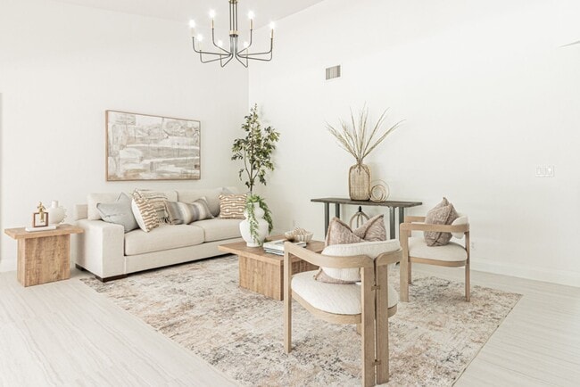 Building Photo - Newly Renovated 3 Bedroom Pool Home in Des...