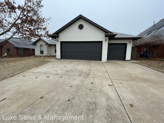 Building Photo - 4 br, 3 bath House - 1218 Three Oaks Circle