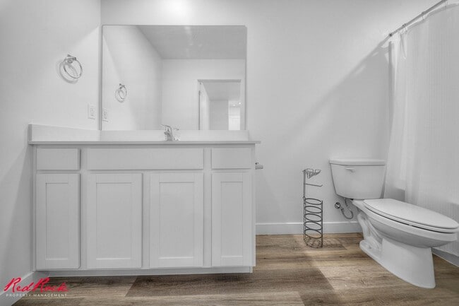 Building Photo - Beautiful 3 Bed Townhome with Amazing Amenities! 6 Month Lease