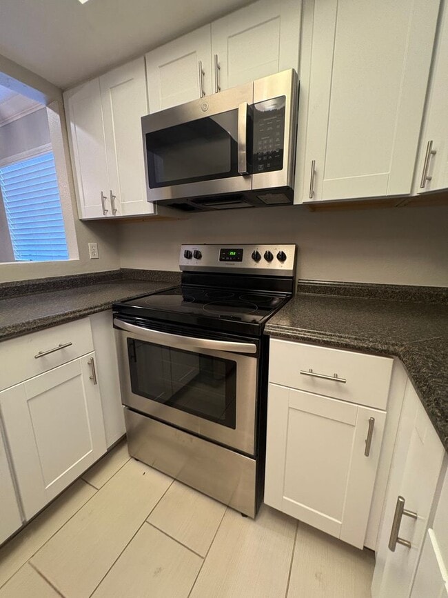 Building Photo - READY TO VIEW NOW! Beautiful 2 Bed/2 Bath ...