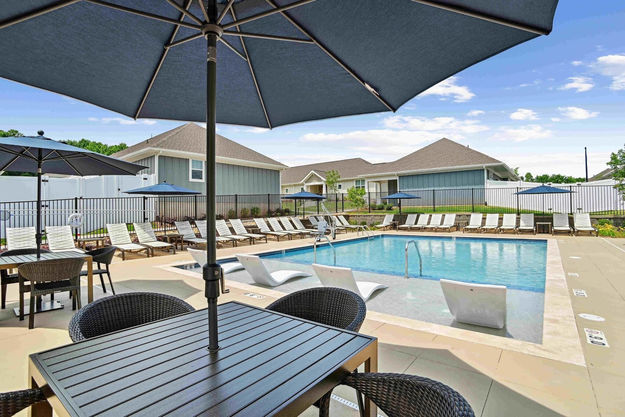 Building Photo - 1720 Rocky River Rd