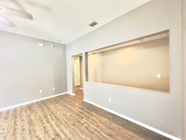 Building Photo - 204 Candlebark Dr