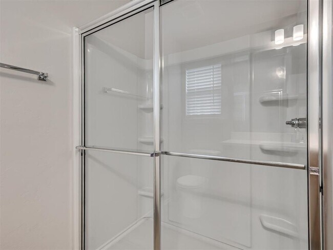 Building Photo - 417 Pergola St