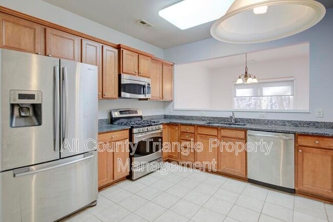Building Photo - 408 Dyersville Dr
