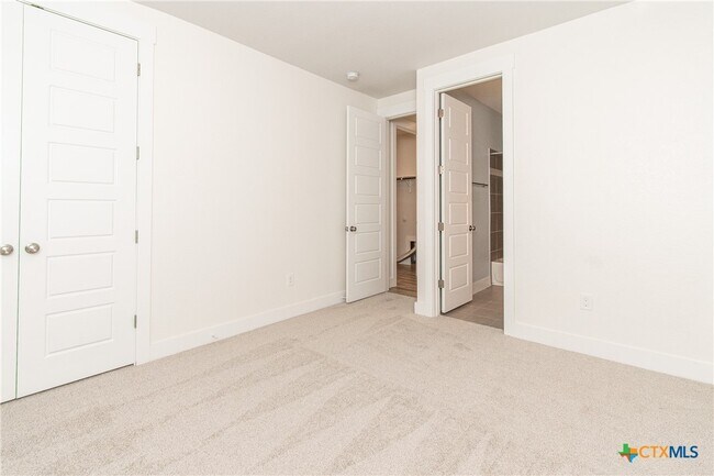 Building Photo - 308 Saturnia Dr