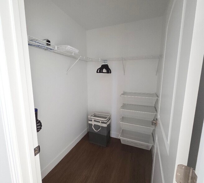 Building Photo - 6611 Winnetka Ave