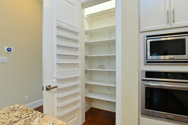 Building Photo - 11906 McNabb Ln