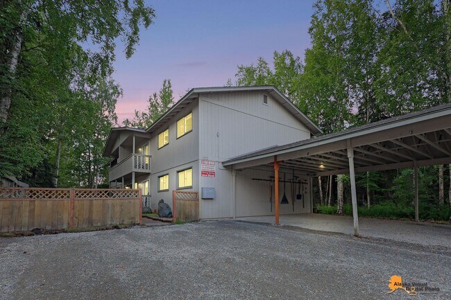 Building Photo - 1102 Broaddus St