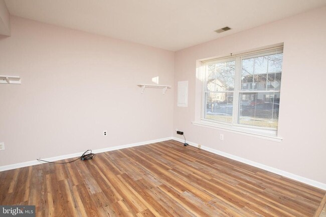 Building Photo - 225 Cedar Dr