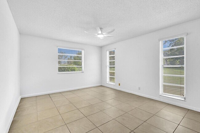 Building Photo - Beautiful 2 bedroom 2 bath in Delray - Desired 55+ community