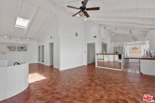 Building Photo - 112 Fleet St