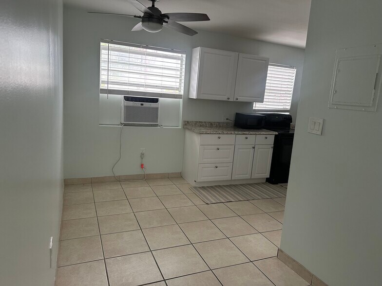 Dining/kitchen - 1026 White St