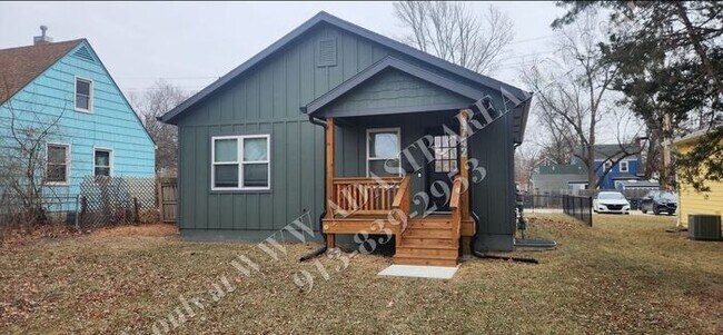 Building Photo - Like New Furnished Home in Lawrence Short Term Lease-Available NOW!!