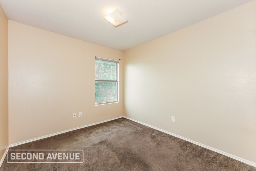 Building Photo - 6152 River Pointe Dr