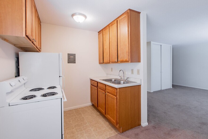 Interior Photo - 2626 Fremont Ave S