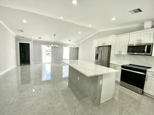 Building Photo - 5807 Raintree Trail