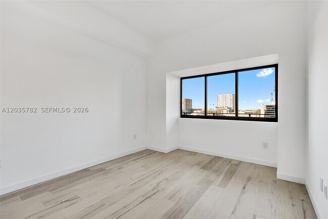 Building Photo - 480 NE 31st St