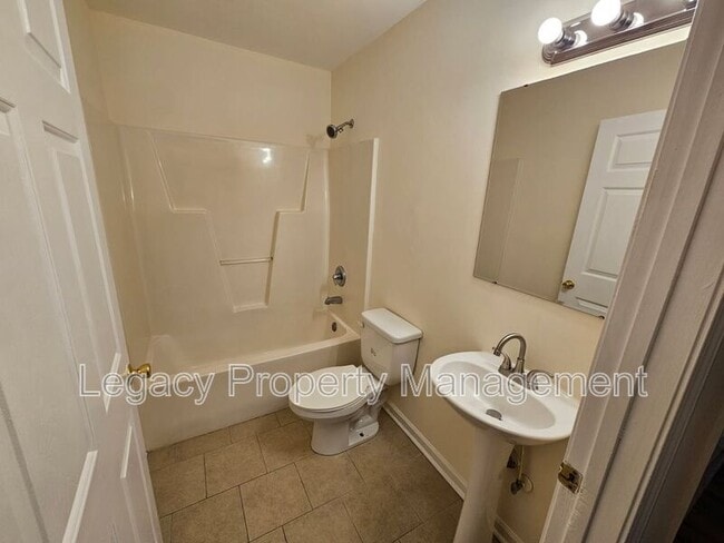 Building Photo - 531 S Anthony St