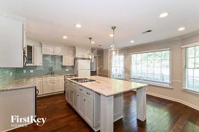 Building Photo - 1217 Pin Pointe Dr