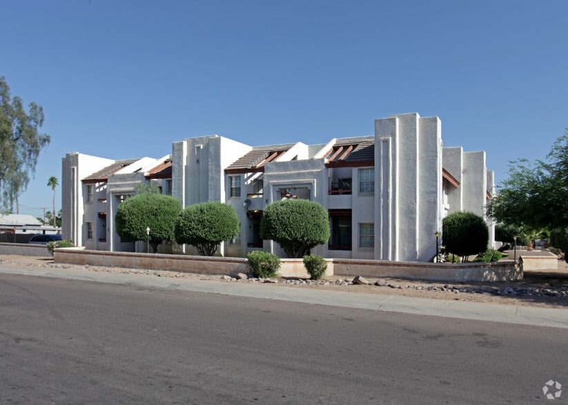 Primary Photo - Silverwood Apartments