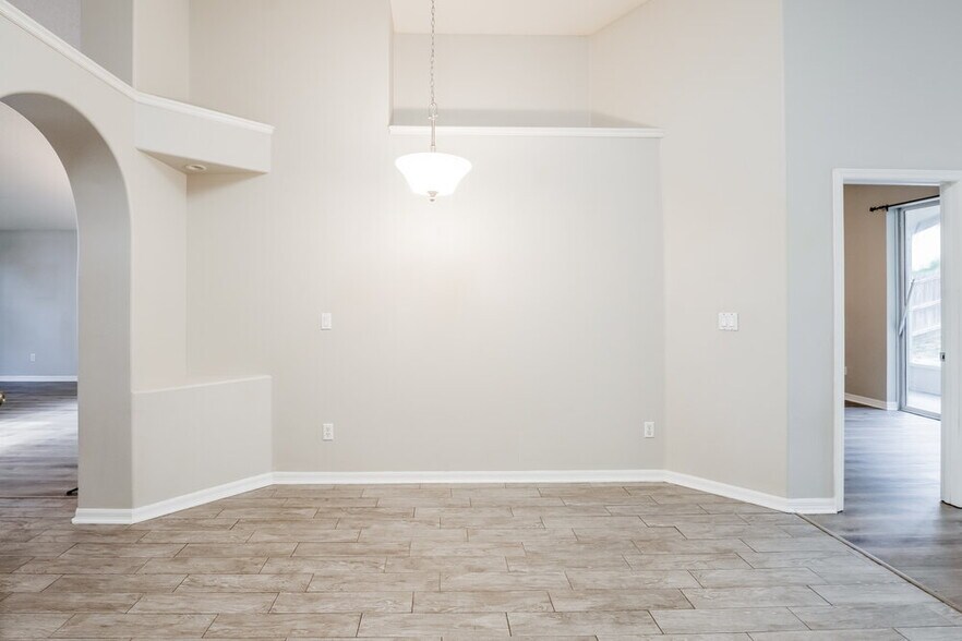 Building Photo - 1496 Sunset Village Blvd