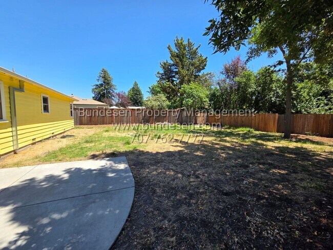 Building Photo - Beautiful 2 bedroom, 1 bath in the desirable Montgomery Village neighborhood - Santa Rosa