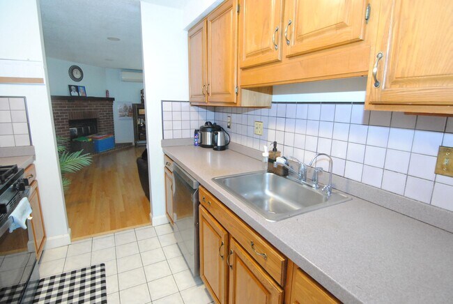 Building Photo - 7 Meadowview Cir