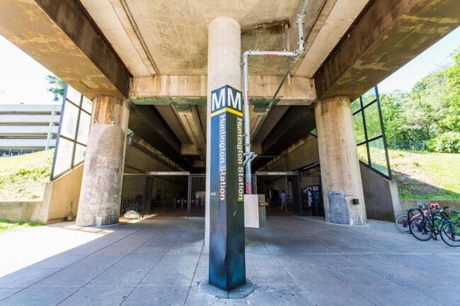 Building Photo - 2451 Midtown Ave