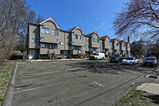 Building Photo - 40 Crest St