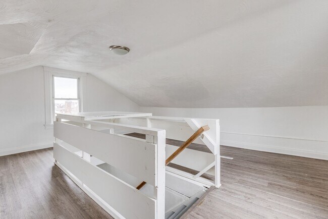 Building Photo - 440 Hays Ave