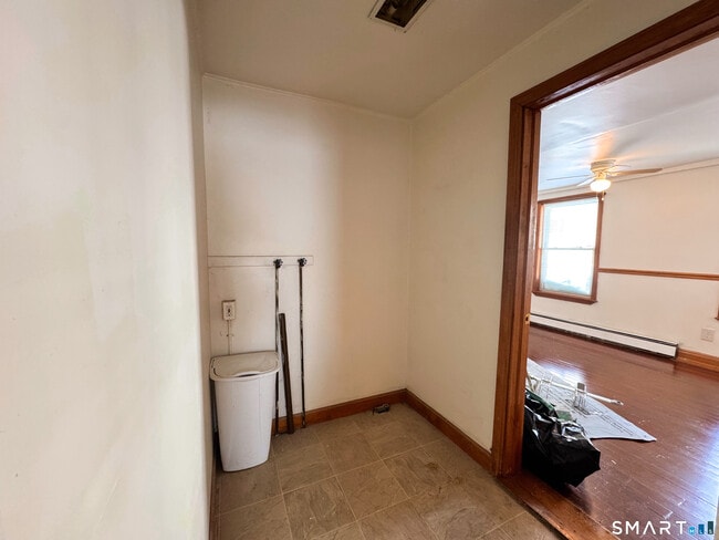 Building Photo - 5 Church St