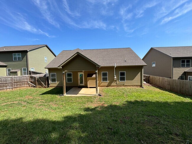 Building Photo - Beautiful Single Family Home
